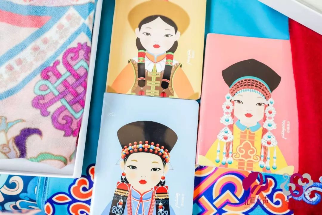 内蒙古妇女自主设计的民族服装服饰距离历史